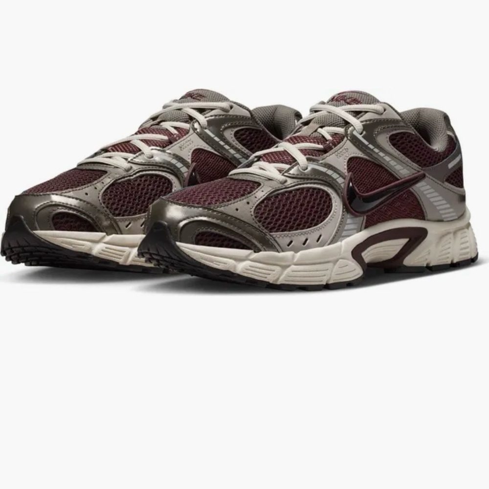 Nike V5 RNR Sneaker in Burgundy Crush
